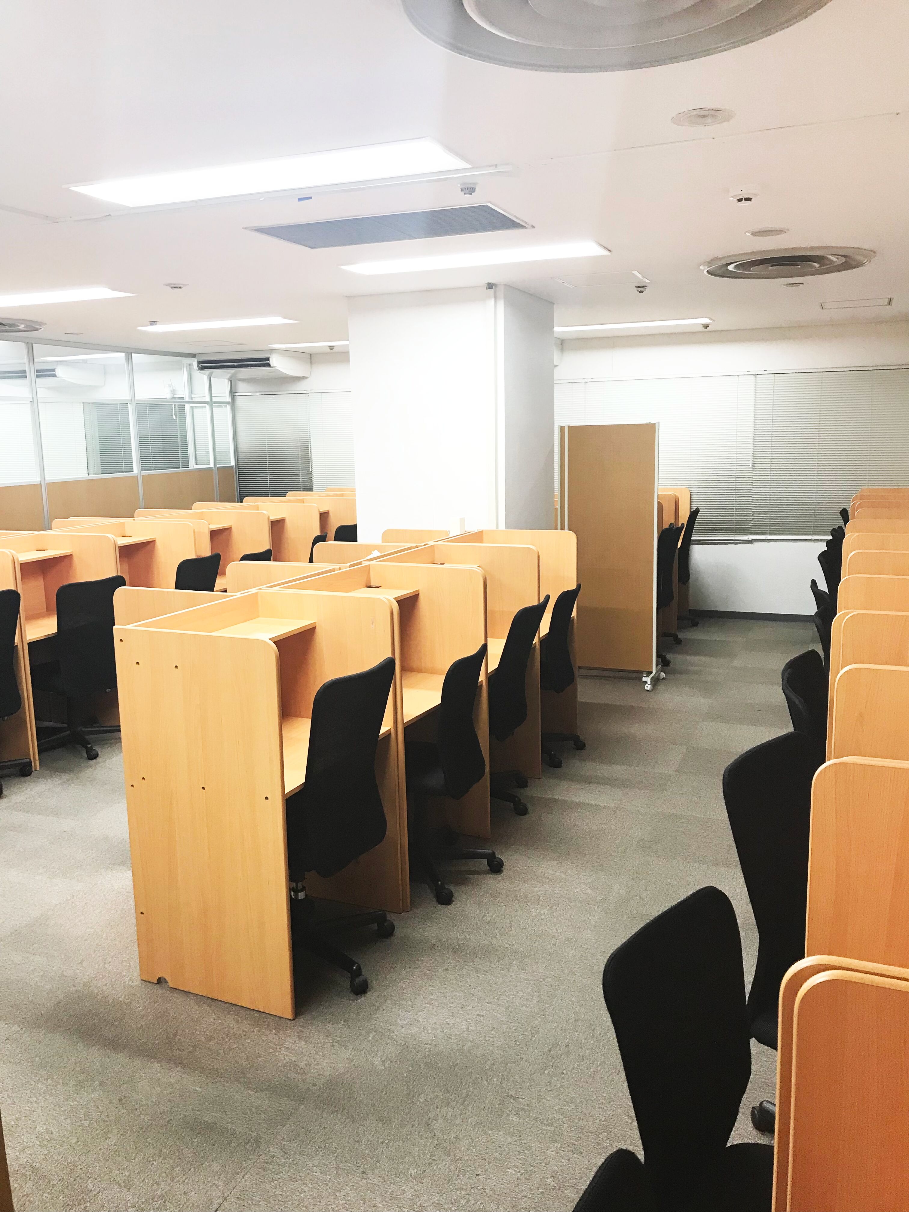 神戸三宮校の施設案内③自習室