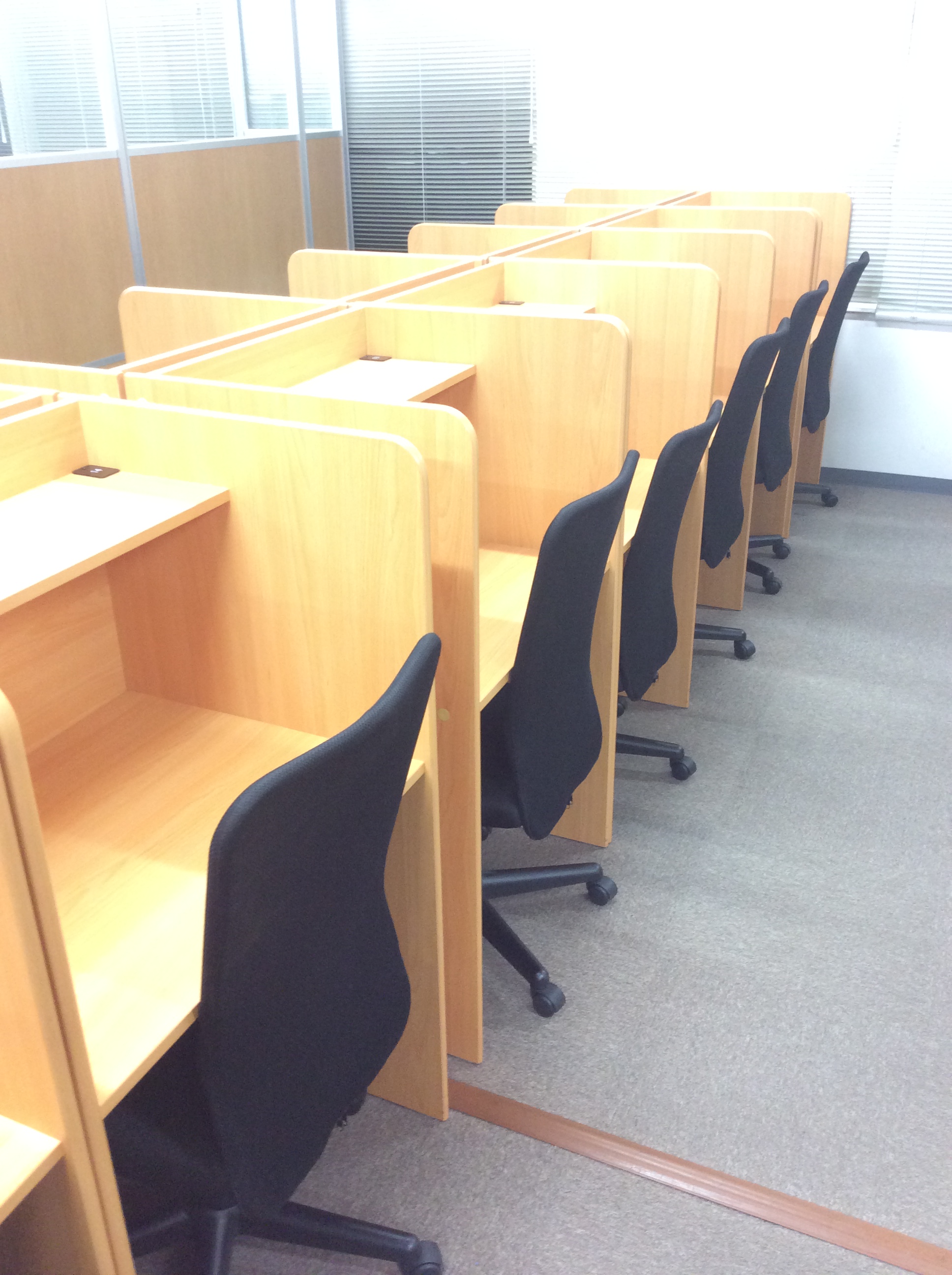 神戸三宮校の施設案内②自習室